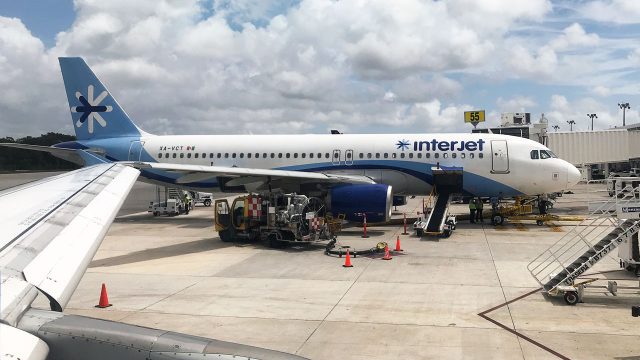 Interjet retira a colaboradoras de vuelo tras disculpas públicas