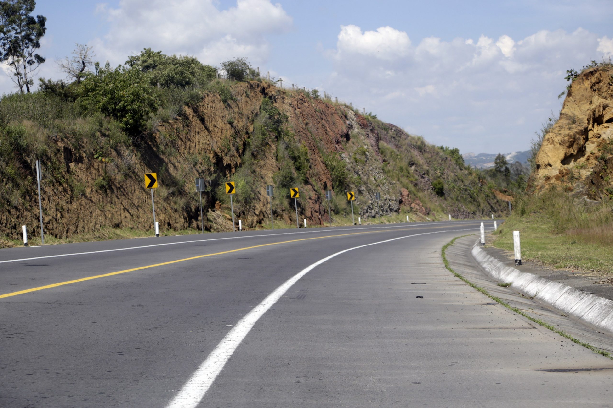 Obras al vapor provocan accidentes en la autopista a Martínez de la Torre