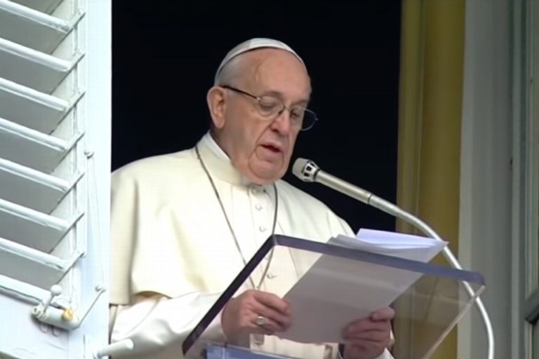 Rechaza Papa Francisco propuesta para permitir sacerdotes casados