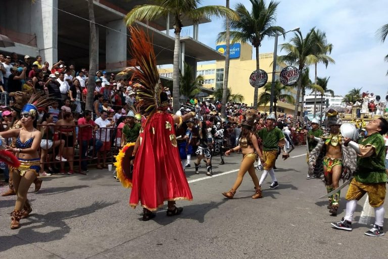 Habrá taxis gratis para quienes "agarren la jarra en el Carnaval"