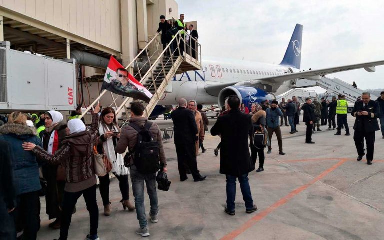 Primer avión comercial aterriza en Siria tras 8 años de guerra