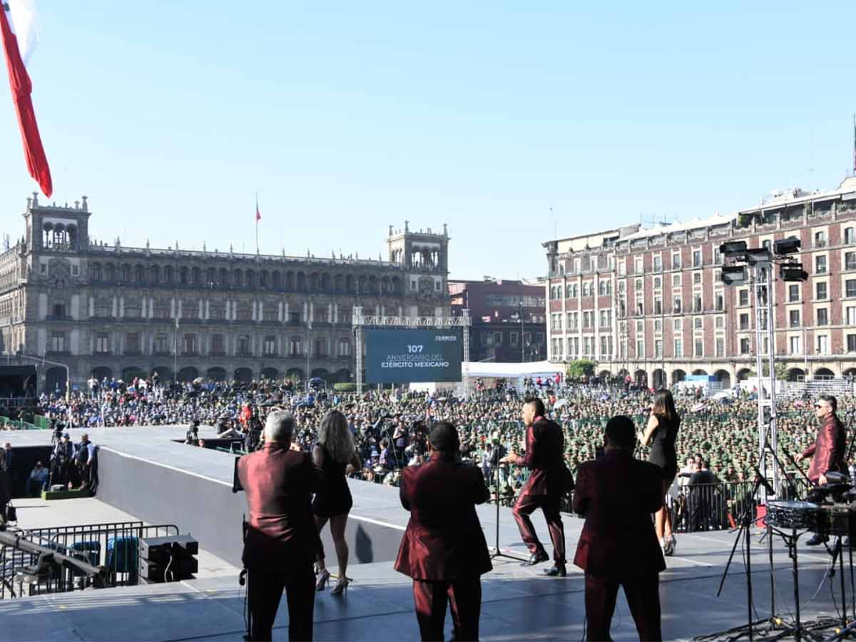 Con la Dinamita celebran Día del Ejército Nacional en el Zócalo