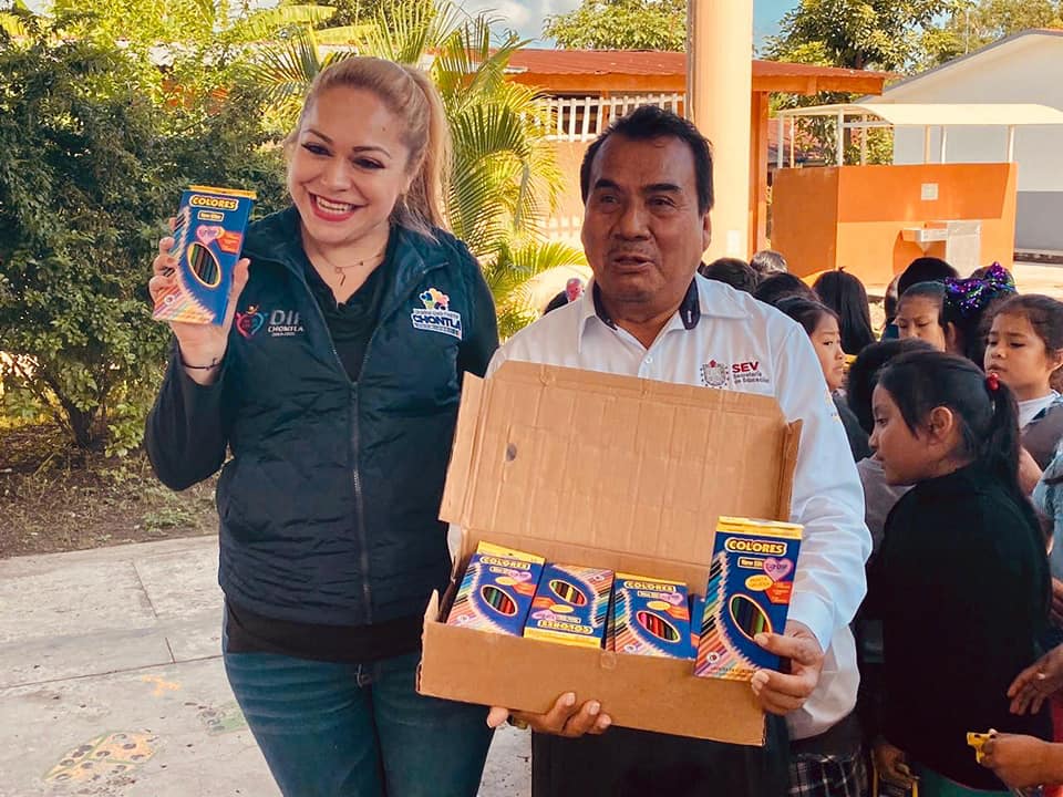 entregan cajas de educación inicial a todo el municipio de chontla