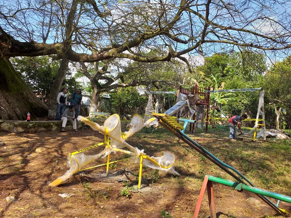 Se realiza nuevos juegos infantiles en el Parque del Ahuehuete