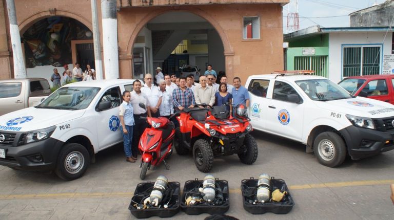 Se hizo entrega de una camioneta rotulada y tres equipos de respiración