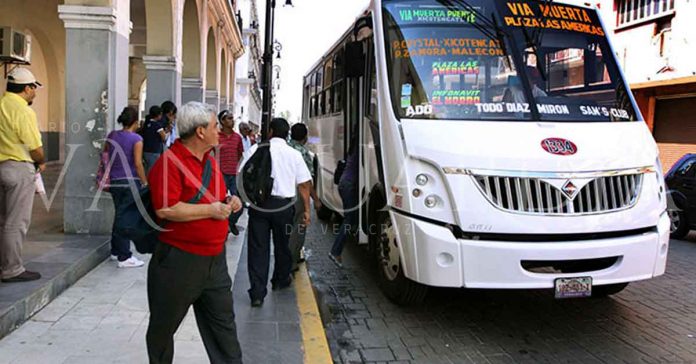 Amagan con aumentar 40% en tarifas al costo del pasaje