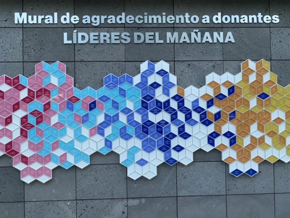 Inaugura Tec de monterrey mural de agradecimiento