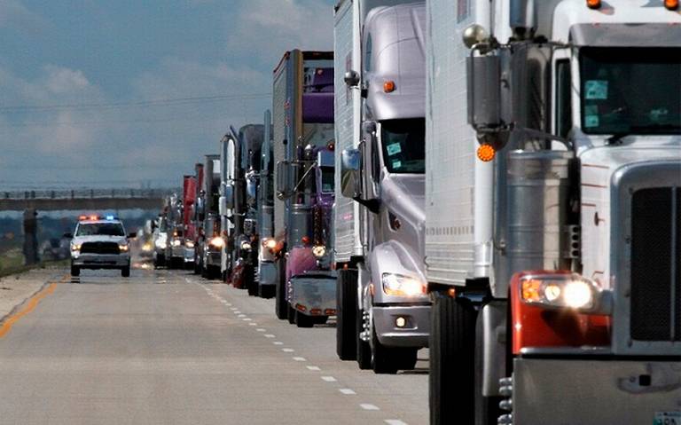 Tráiler se lleva barrera perimetral del libramiento de La Antigua