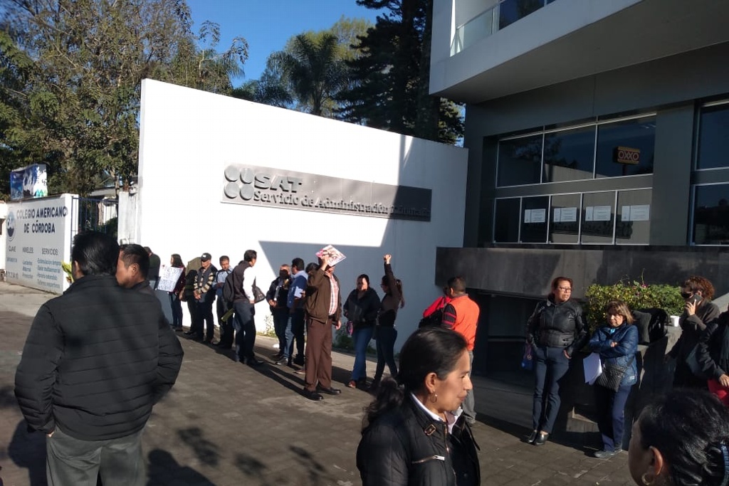 Cierran las instalaciones del SAT en Veracruz por ex trabajadores