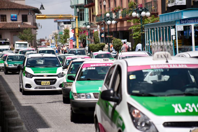 Taxistas se organizan contra la delincuencia en Xalapa