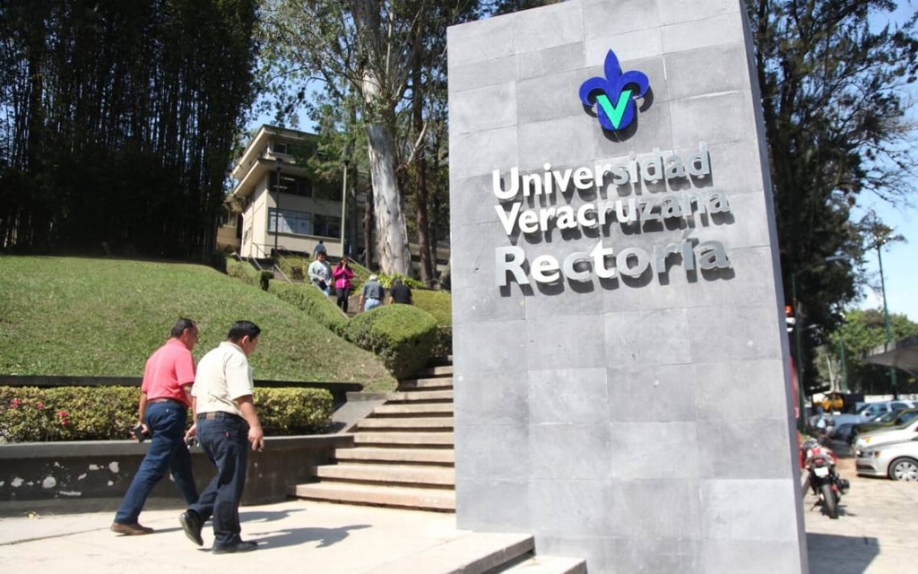 Continúan inscripciones a la Universidad Veracruzana