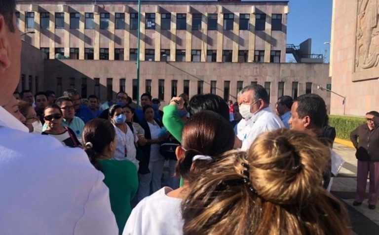 Trabajadores del IMSS en Xalapa denuncian que no hay ni cubrebocas