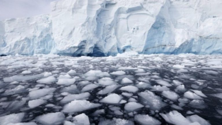 Antártida y Groenlandia pierden hielo seis veces más rápido que en los 90