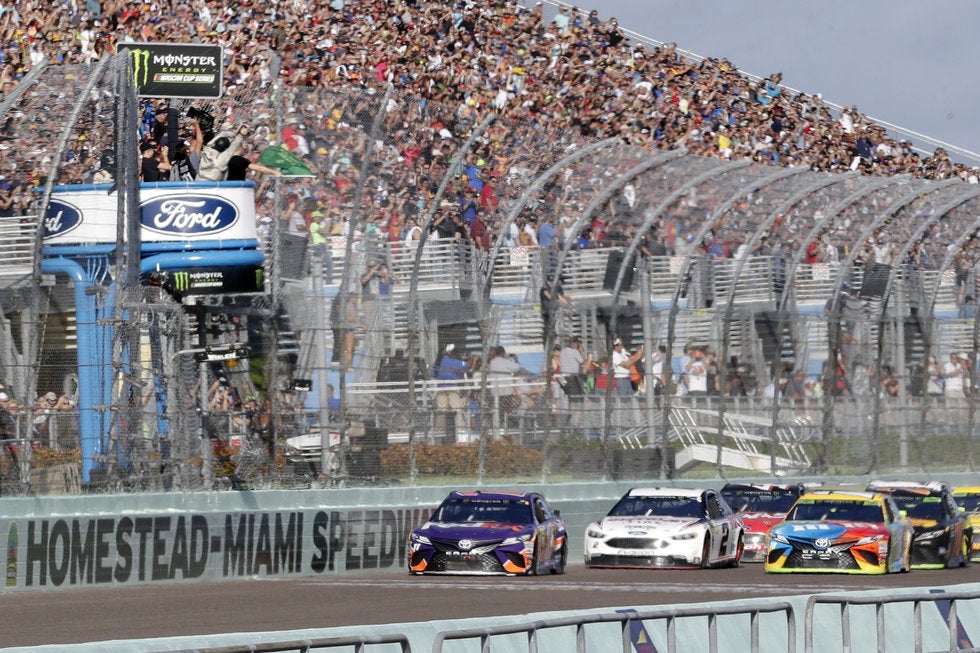 Carrera virtual de NASCAR llega a casi al millón de espectadores