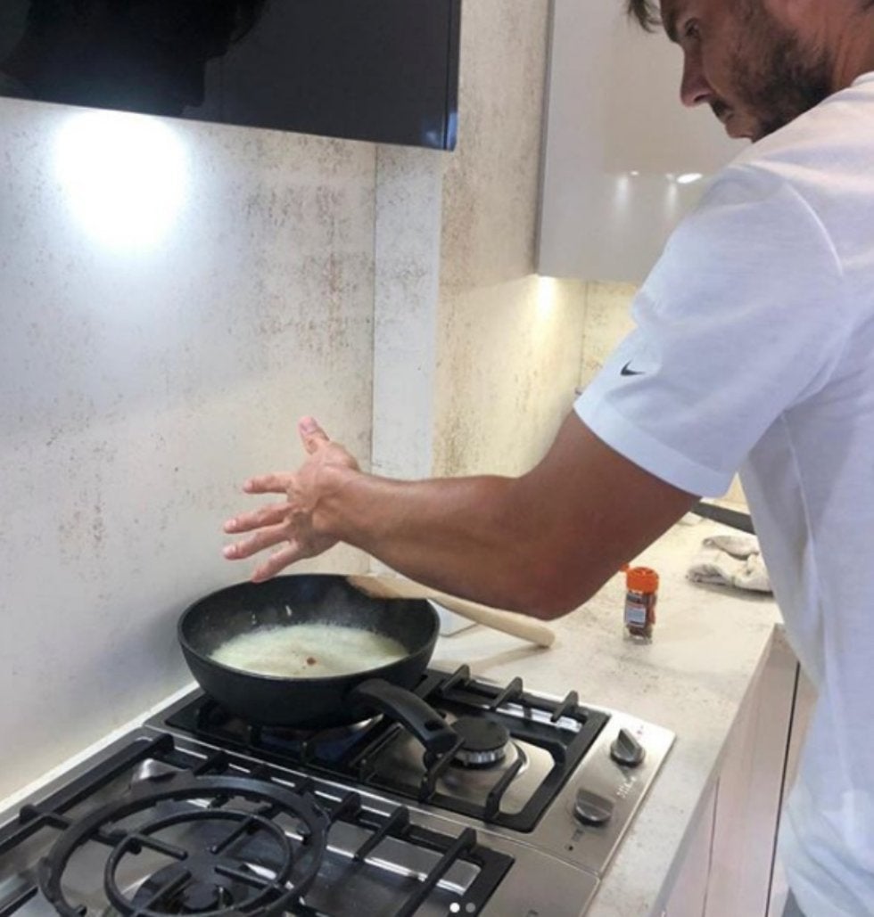 Nadal cambia la raqueta por la sartén y le cocina a su esposa