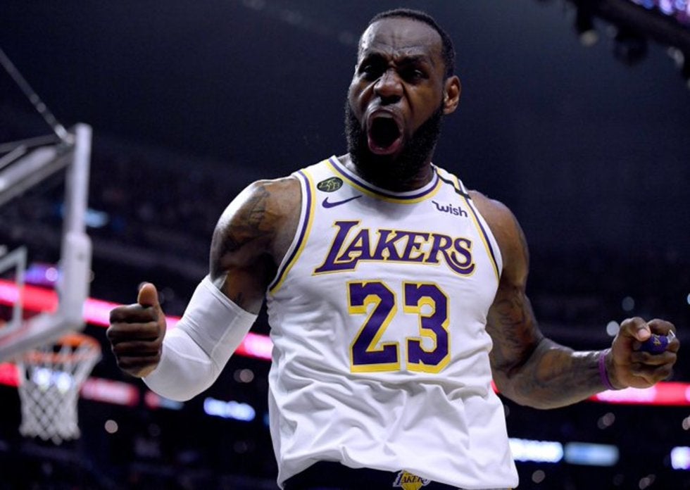 Lakers de Lebron ganan un disputado 'clásico' angelino a los Clippers