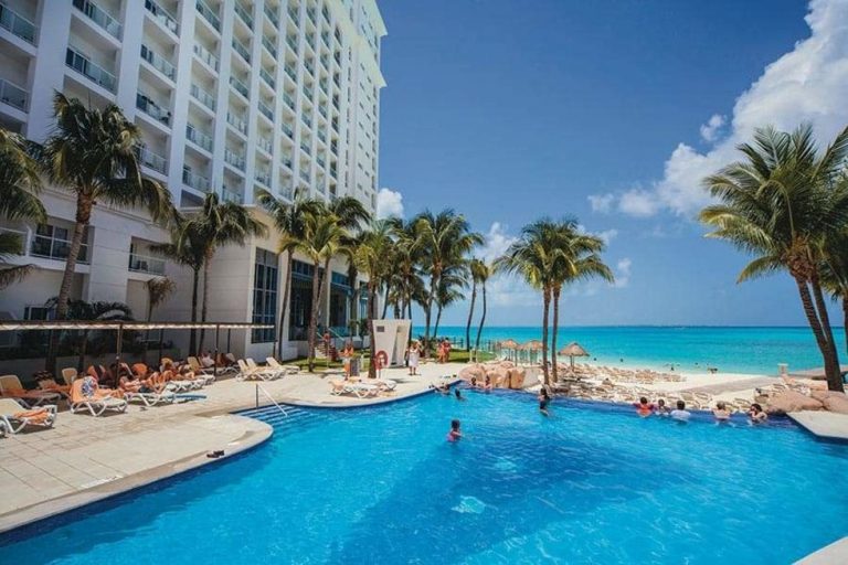 Ya van 22 hoteles cerrados en Cancún por coronavirus