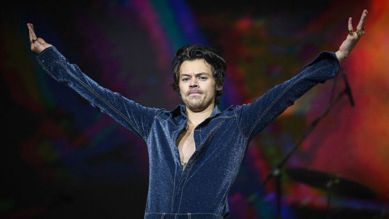 Harry Styles pospone fechas de conciertos en Europa hasta 2021