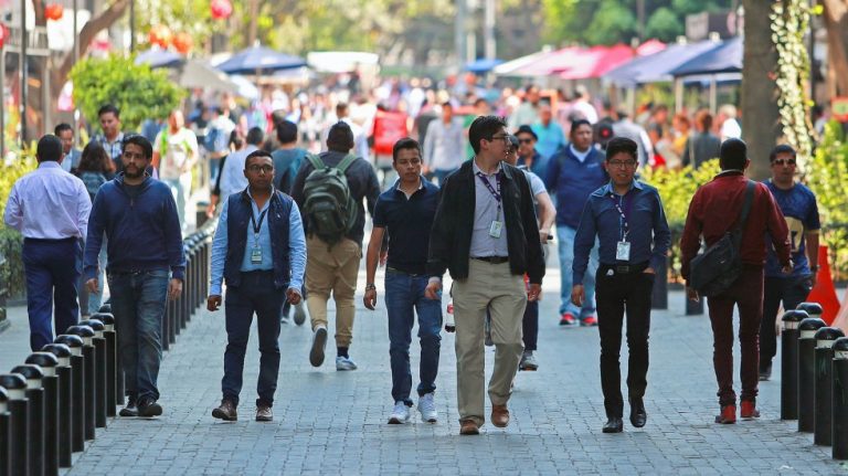 Mexicanas realizan histórico paro nacional de mujeres