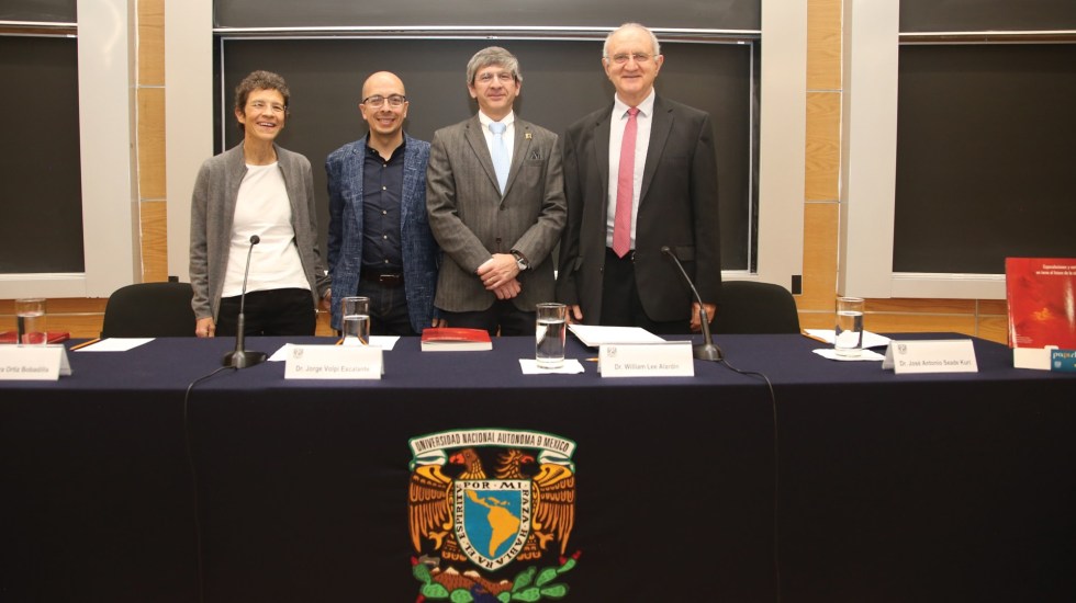 Presentan libro ‘Especulaciones y certezas en torno al futuro de la ciencia’