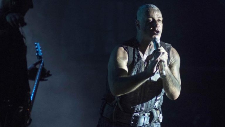 Hospitalizan a Till Lindemann tras dar positivo a coronavirus