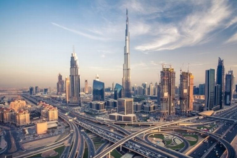 Pandemia obliga a Dubai a suspender matrimonios y divorcios