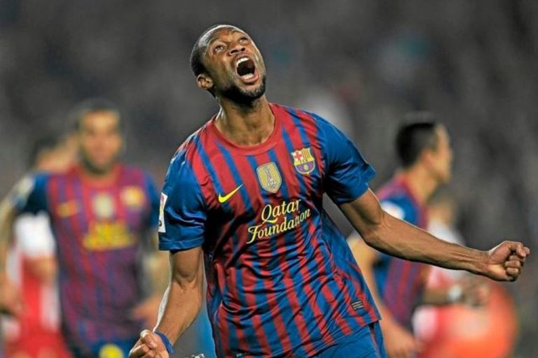 Seydou Keita ex del Barcelona dona alimentos en África