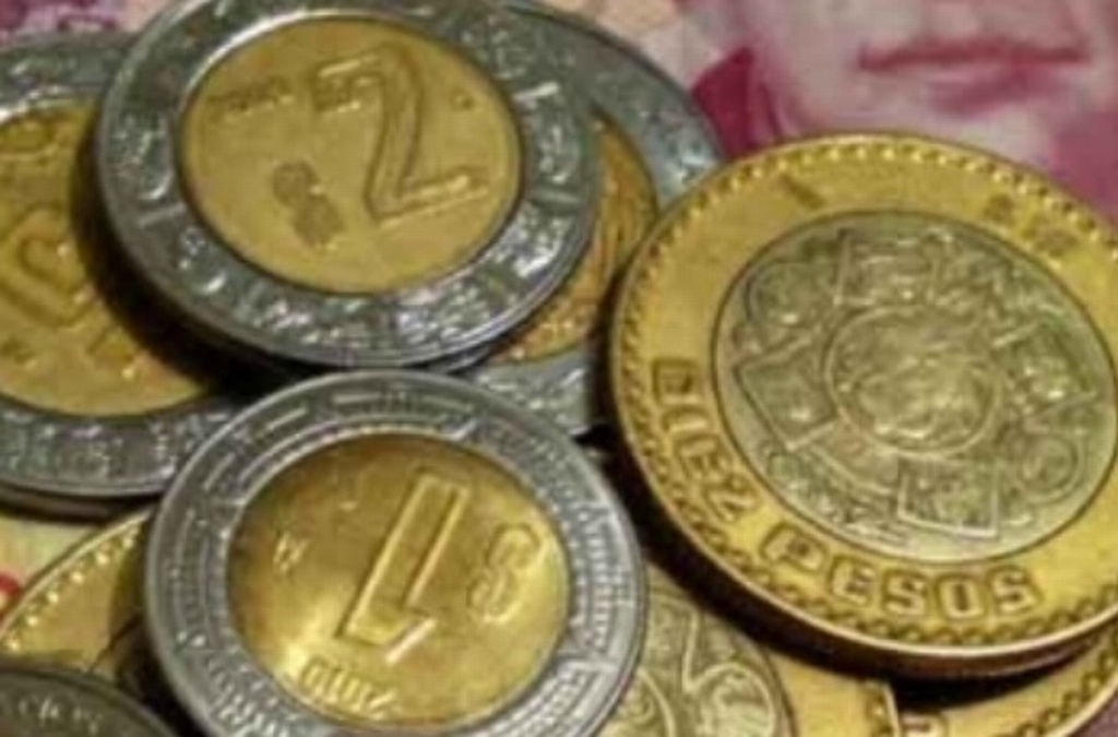 Peso, presionado luego del recorte de tasas de Banxico