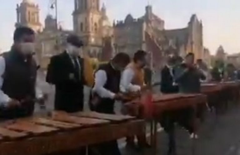 Músicos protestan afuera de Palacio Nacional; piden apoyos