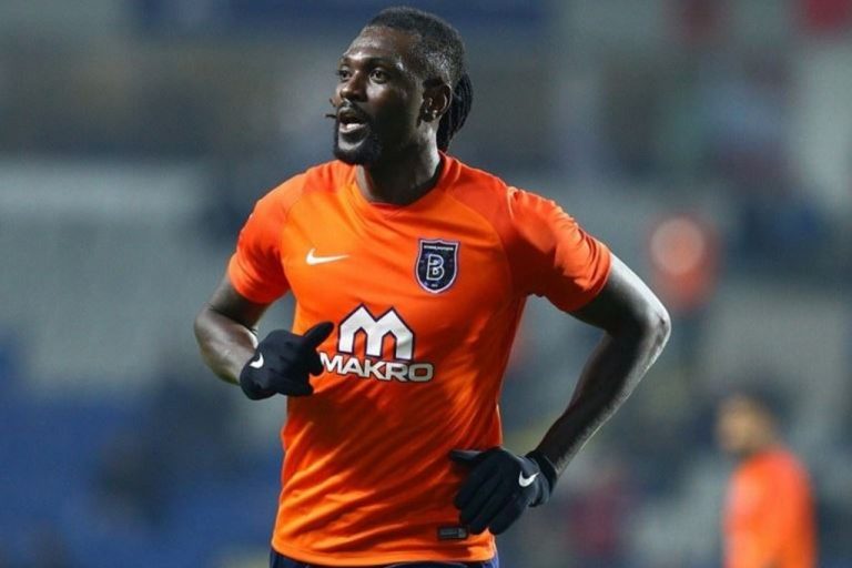 Adebayor se niega a hacer donaciones por coronavirus