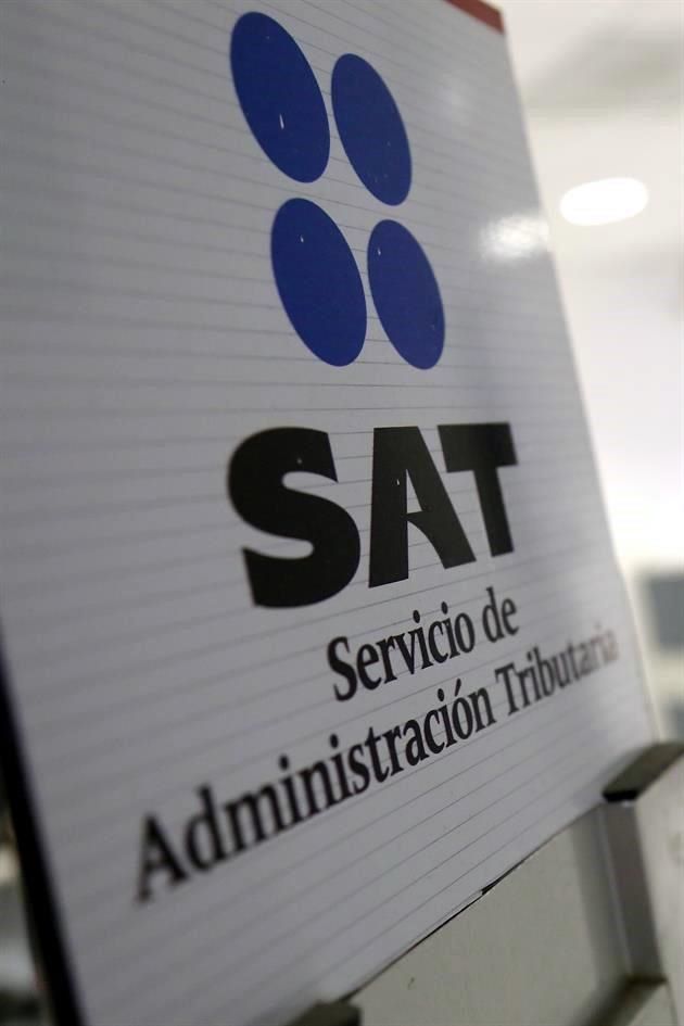 Contrata el Servicio de Administración Tributaria SAT 'ejército' de auditores