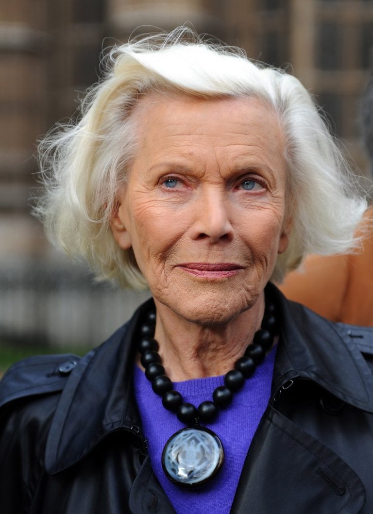 Fallece la actriz Honor Blackman, y estrella de “Los Vengadores”