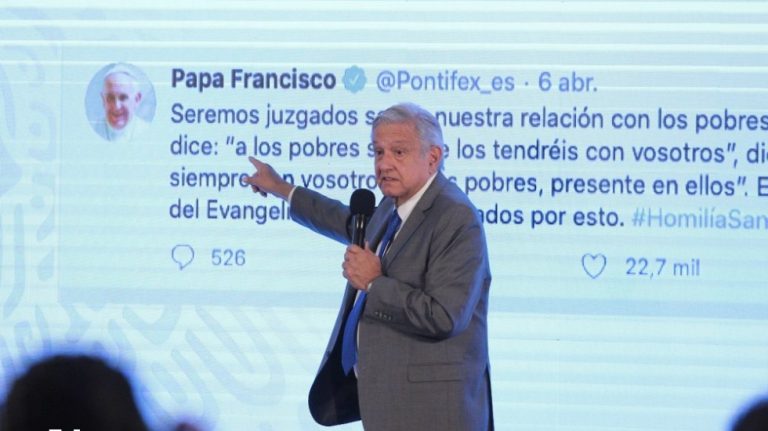 López Obrador acude a un tuit del papa para defender sus ayudas