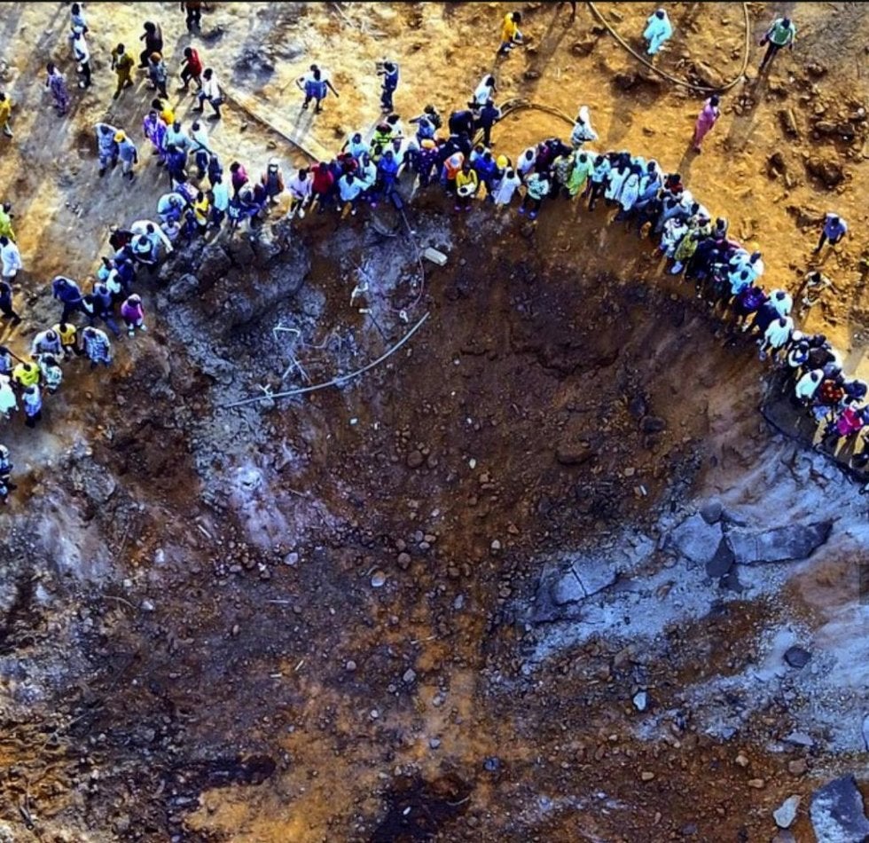 Cae supuesto meteorito en Nigeria dejando inmenso cráter