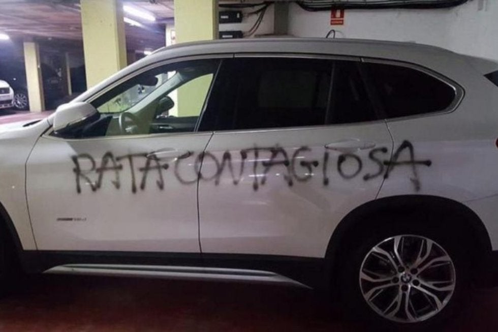 “Rata contagiosa”, le escriben en camioneta a doctora