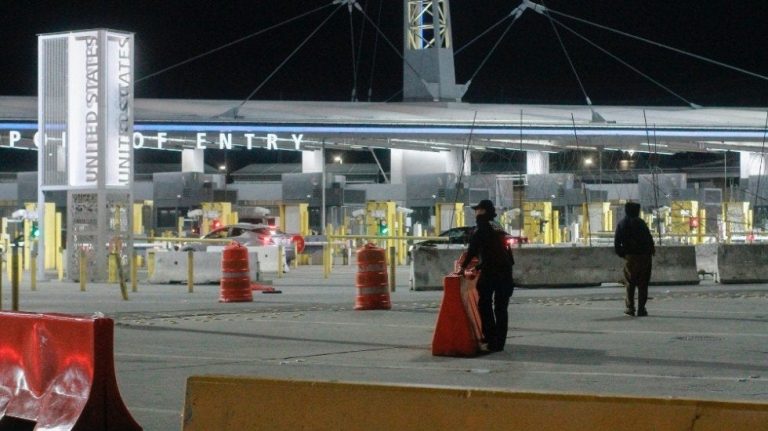 México y Estados Unidos mantendrán restricciones en su frontera