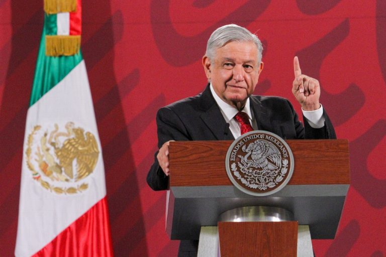 Contempla AMLO semáforo para reiniciar actividades económicas