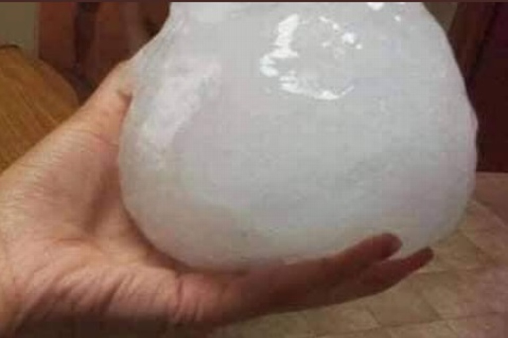 Impresionantes bolas de granizo afectaron a ciudad este domingo