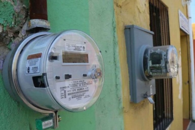 Pide iniciativa privada a AMLO revocar acuerdo eléctrico