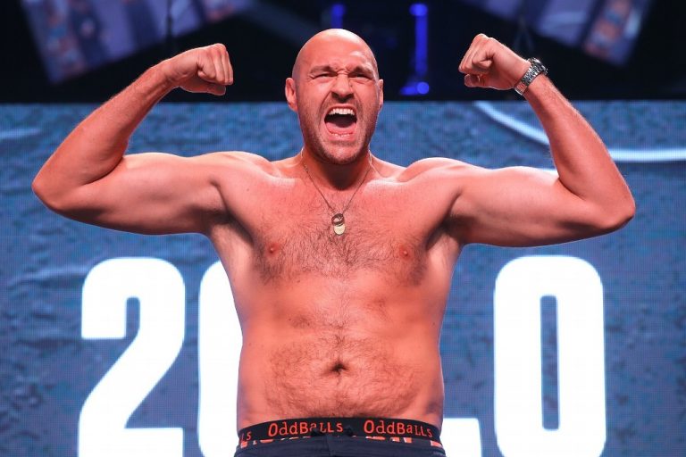 El boxeador británico Tyson Fury aceptaría pelea ante Mike Tyson