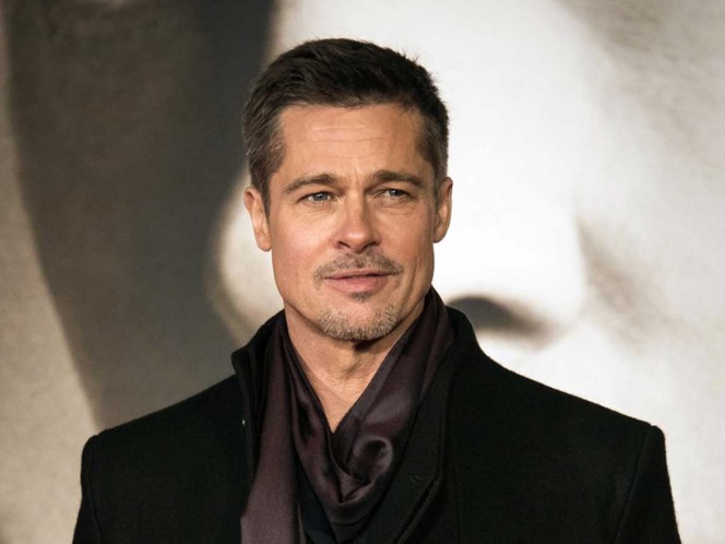 Brad Pitt envía mensaje a universitarios graduados