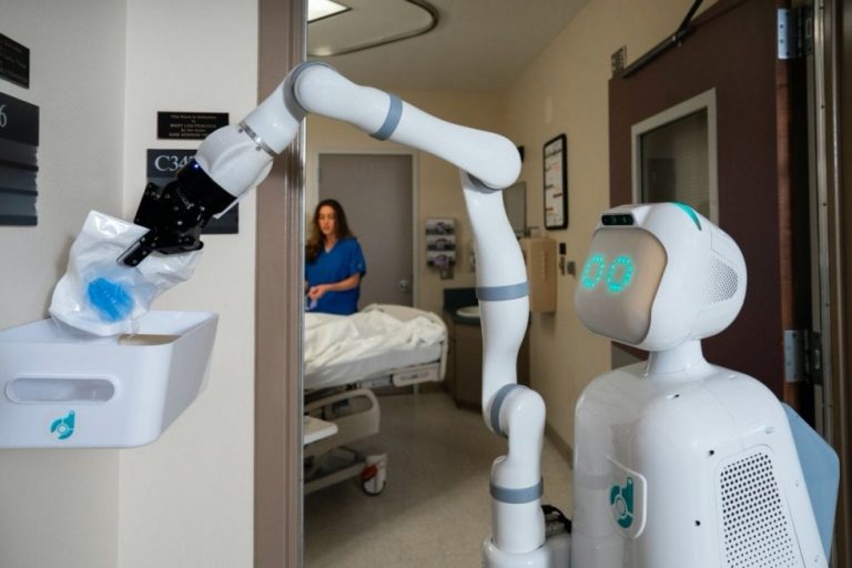 Robots, héroes anónimos en hospitales contra batalla contra el COVID-19