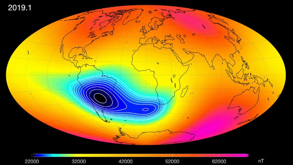 Revelan que el campo magnético de la Tierra se debilita