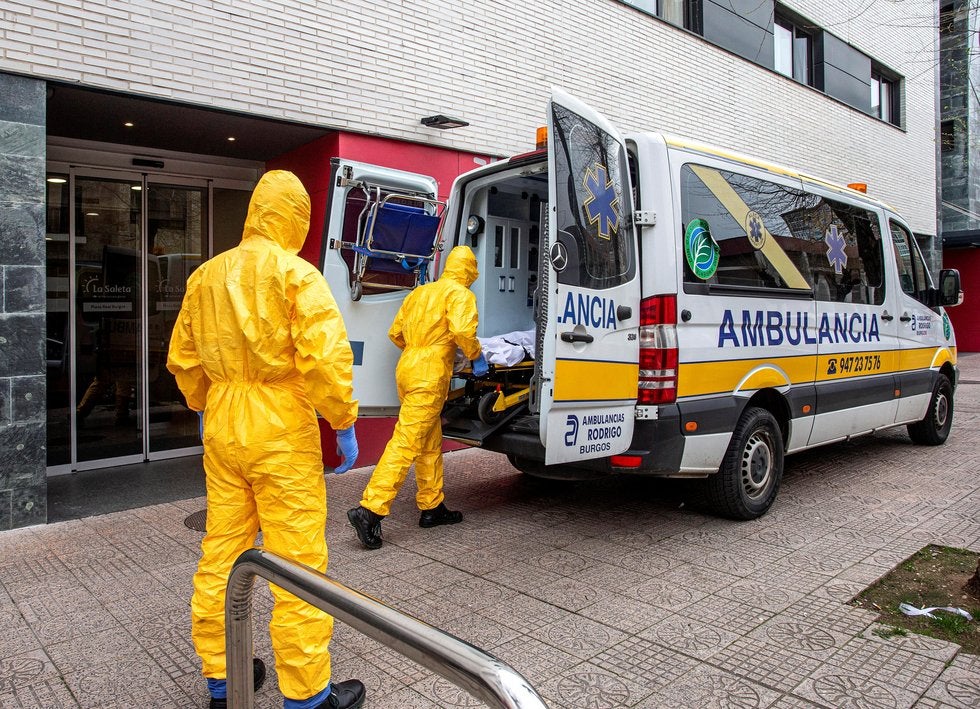 Suma España 87 muertes en un día; su menor cifra