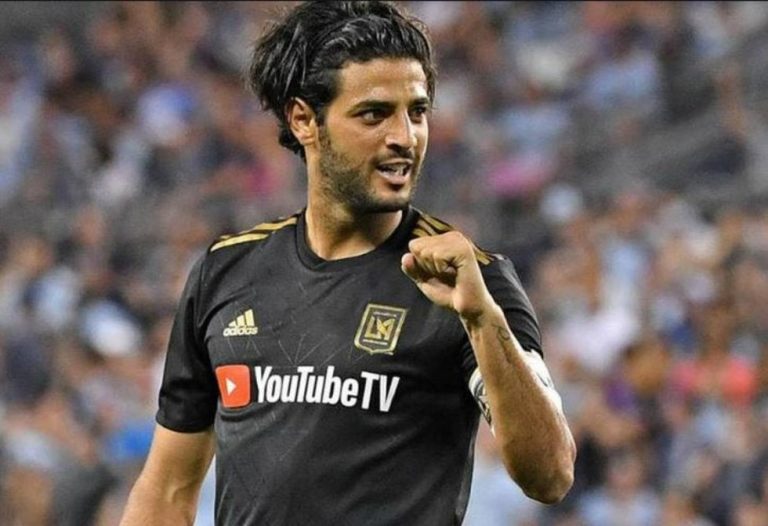 La impresionante clavada de Carlos Vela que rompió las redes