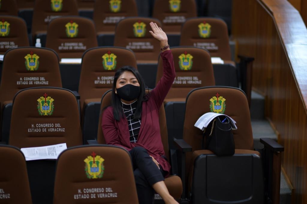 Avalan diputados reformas que sancionan a quien agreda a personal de salud