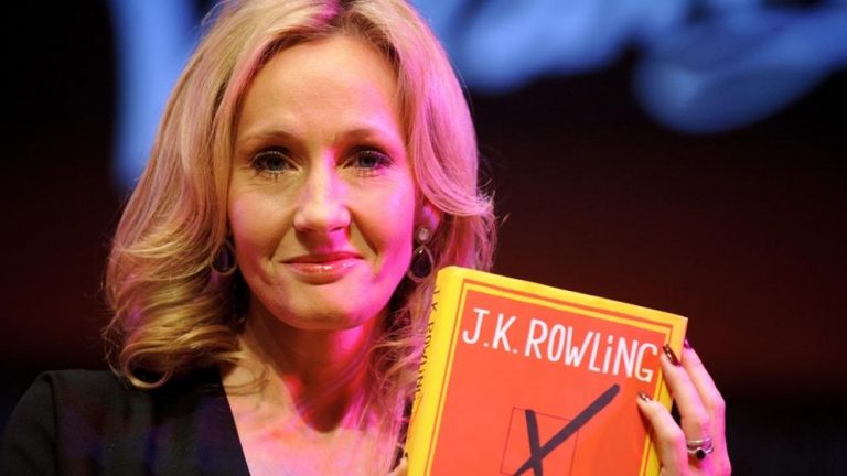 J.K. Rowling escritora de "Harry Potter" publicó un nuevo libro ¡Gratis!