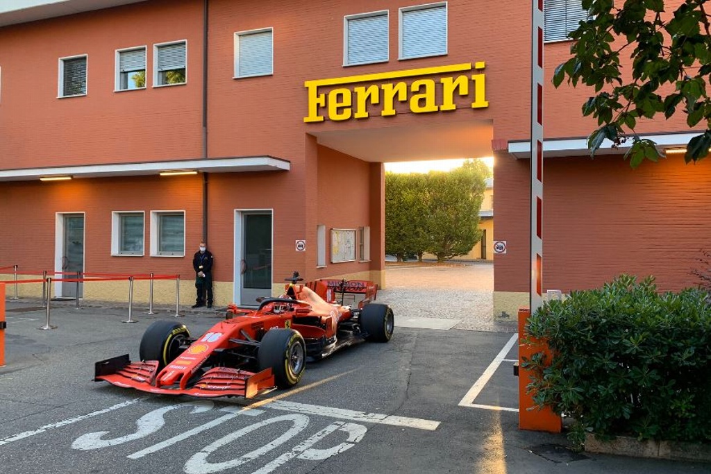 ¡Charles Leclerc saca el auto de F1 y recorre la Ciudad!