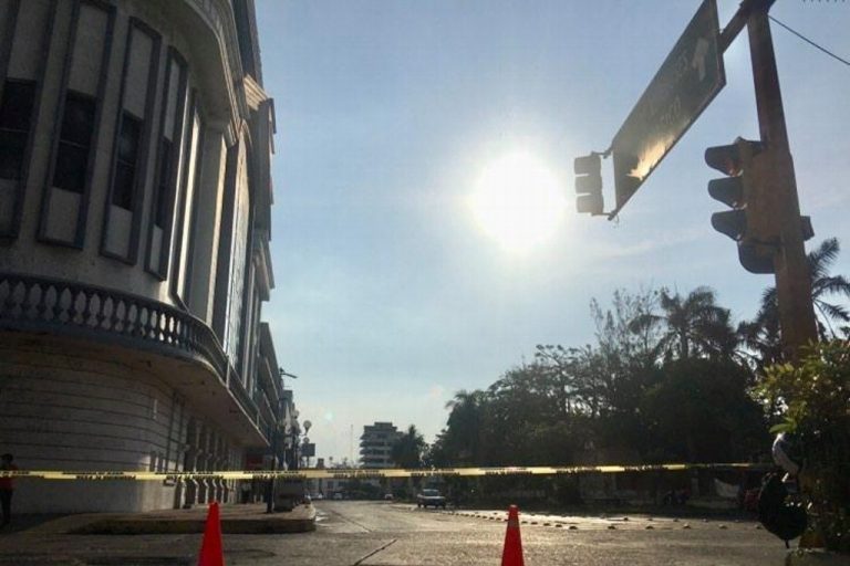 ¡Precaución! Cierran calles y avenidas del centro de Veracruz