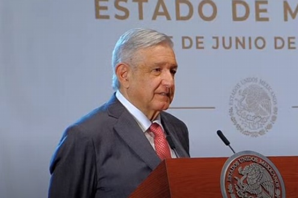 AMLO viajaría en avión comercial a EU para reunión con Trump